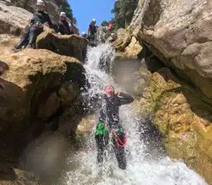 Séance de canyoning aux gorges de Galamus dans les Pyrénées Orientales avec Aventure Active