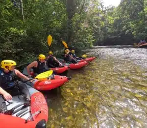 Séance découverte du Kayak-Raft sure l'Aude avec les moniteurs de Concept Aventure